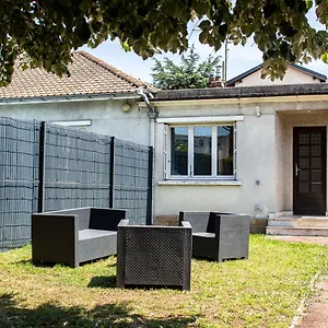 maisonnette-avec-jardin-parc-du-chne-tram-t5.hotels-rhonealpes.com/